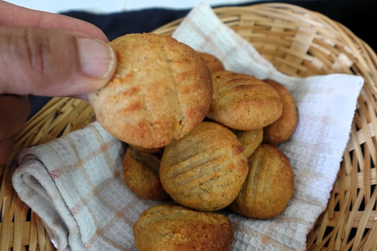 Almond banana cookies